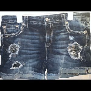 Miss Me mid-rise easy short